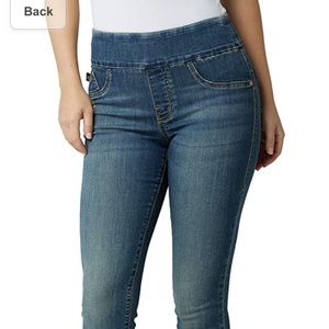 Womens rock and republic, the slimming denim cure Jean!